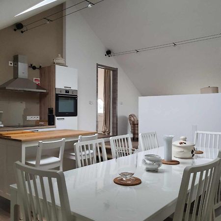 Gite Rural 3 Epis "Aux Pieds Des Ar'Den" - Chambre 1 Isolee Et Chambre 2 Dans Hall De Nuit - 34 Rue Du Chateau A 5564 Wanlin - 4 Adultes Et 2 Enfants 호후예트 외부 사진