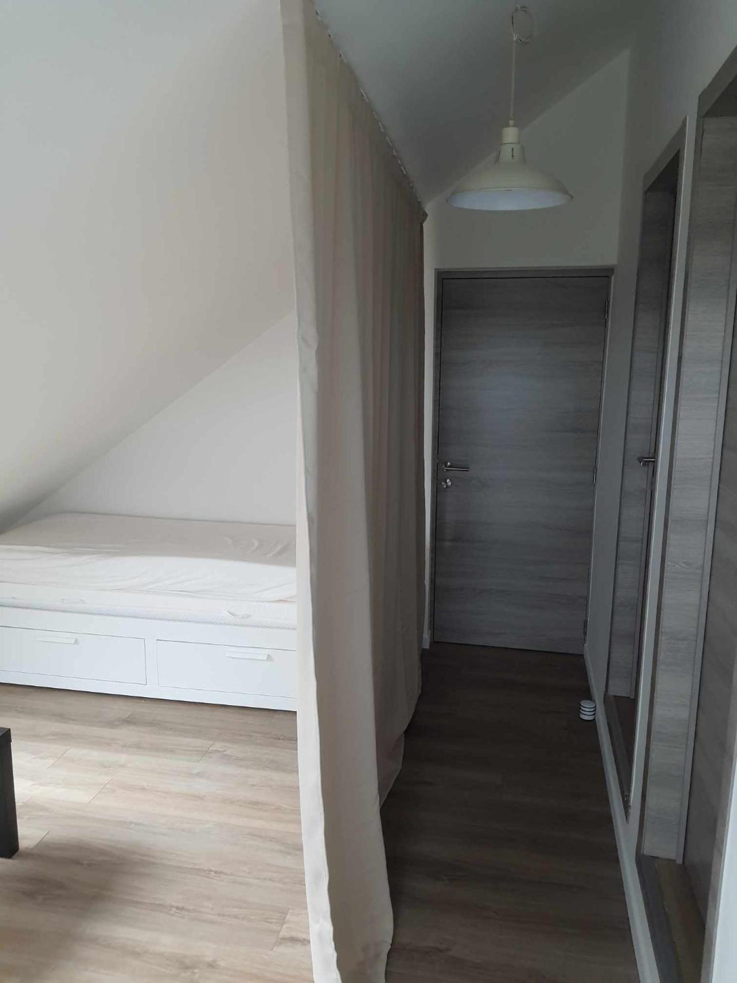 Gite Rural 3 Epis "Aux Pieds Des Ar'Den" - Chambre 1 Isolee Et Chambre 2 Dans Hall De Nuit - 34 Rue Du Chateau A 5564 Wanlin - 4 Adultes Et 2 Enfants 호후예트 외부 사진
