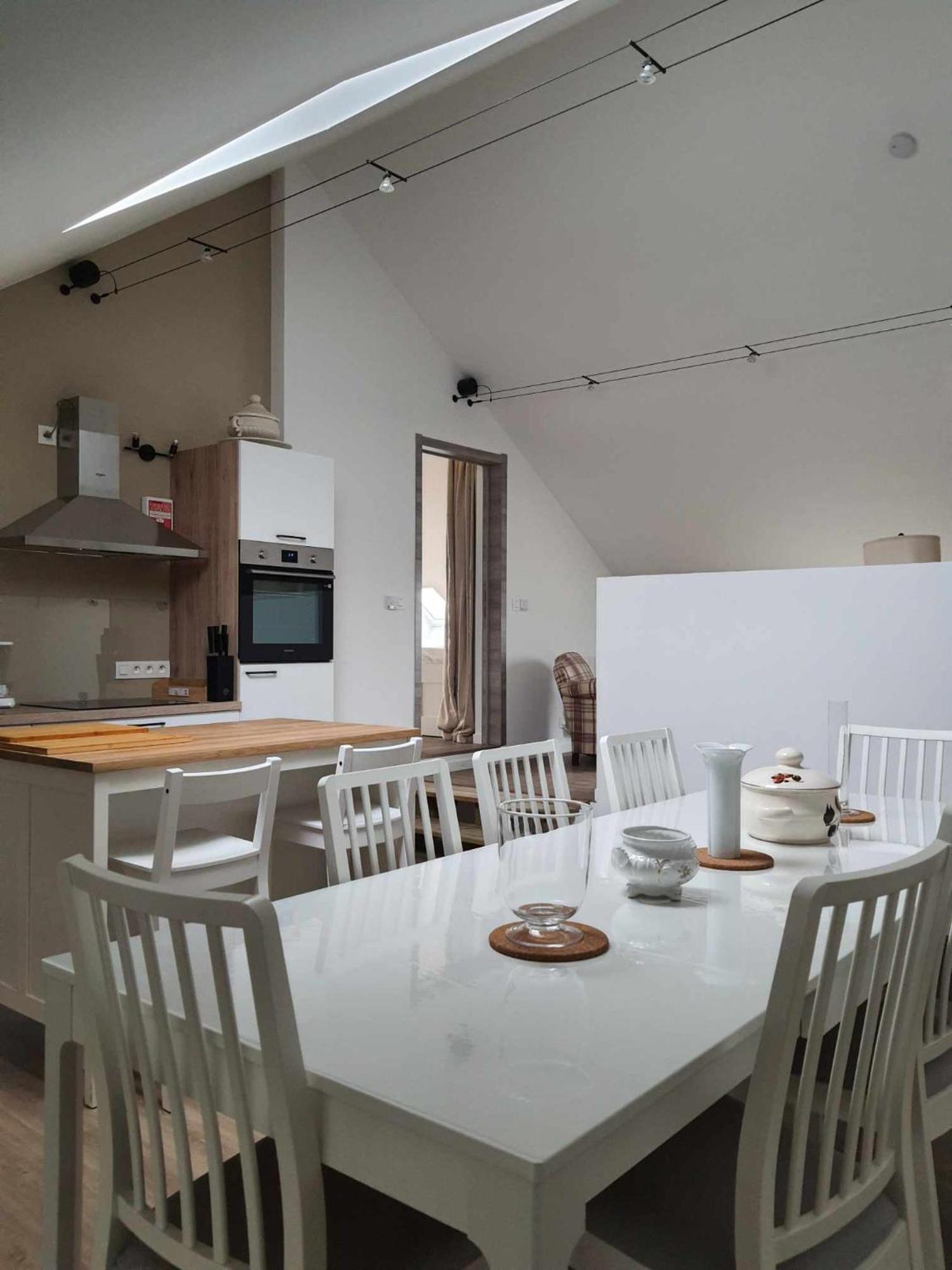 Gite Rural 3 Epis "Aux Pieds Des Ar'Den" - Chambre 1 Isolee Et Chambre 2 Dans Hall De Nuit - 34 Rue Du Chateau A 5564 Wanlin - 4 Adultes Et 2 Enfants 호후예트 외부 사진